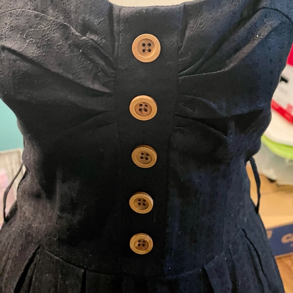 2 Charlotte Russe WHITE PLEAT & BLACK BUTTON DETAIL - Picture 6 of 8